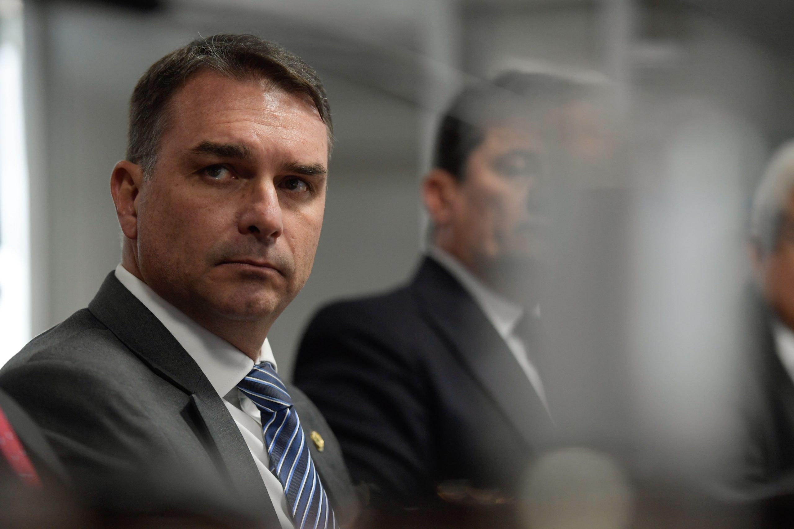Suspensão de visitas de Flávio a Bolsonaro pode ser analisada pelo STF
