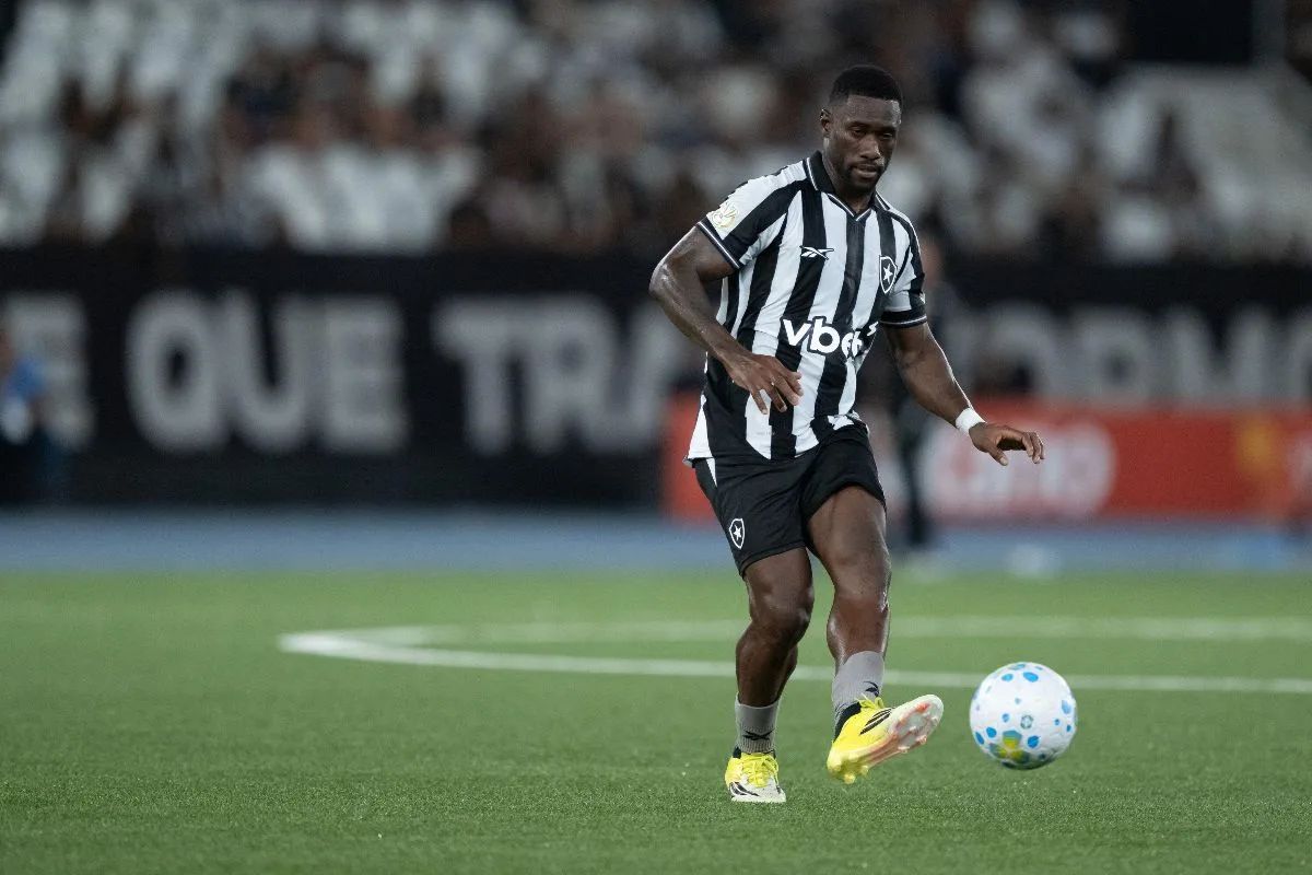 Botafogo apresenta Domingos Andrade e rescinde contrato com Bastos