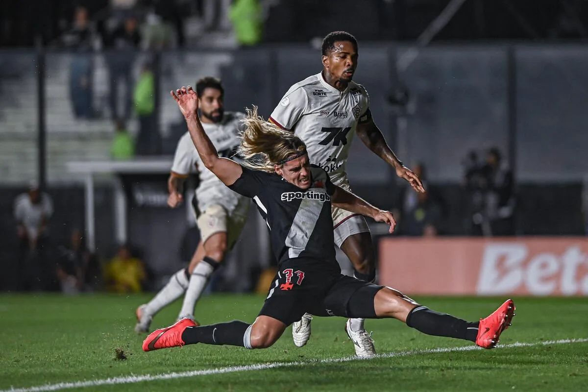 Dirigente do Vasco questiona arbitragem após vitória do clube