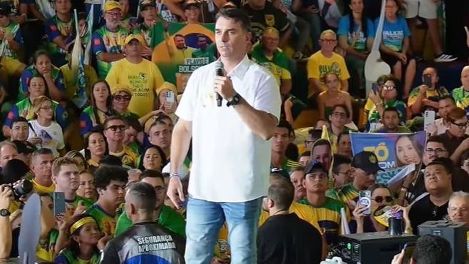Candidato à Presidência afirma ter tido filhas para cuidados na terceira idade