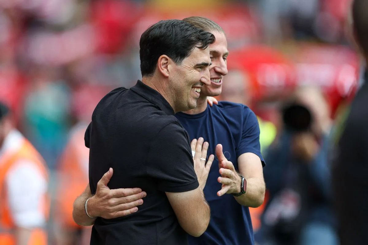 Monaco vira sobre Liverpool em Anfield e Filipe Luís celebra aniversário