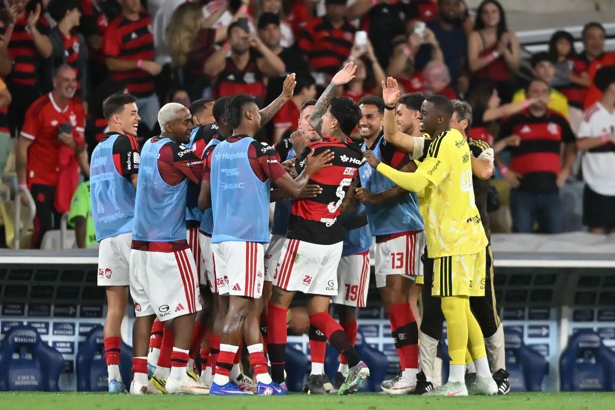 Palmeiras perde em casa; Flamengo vence e reduz distância