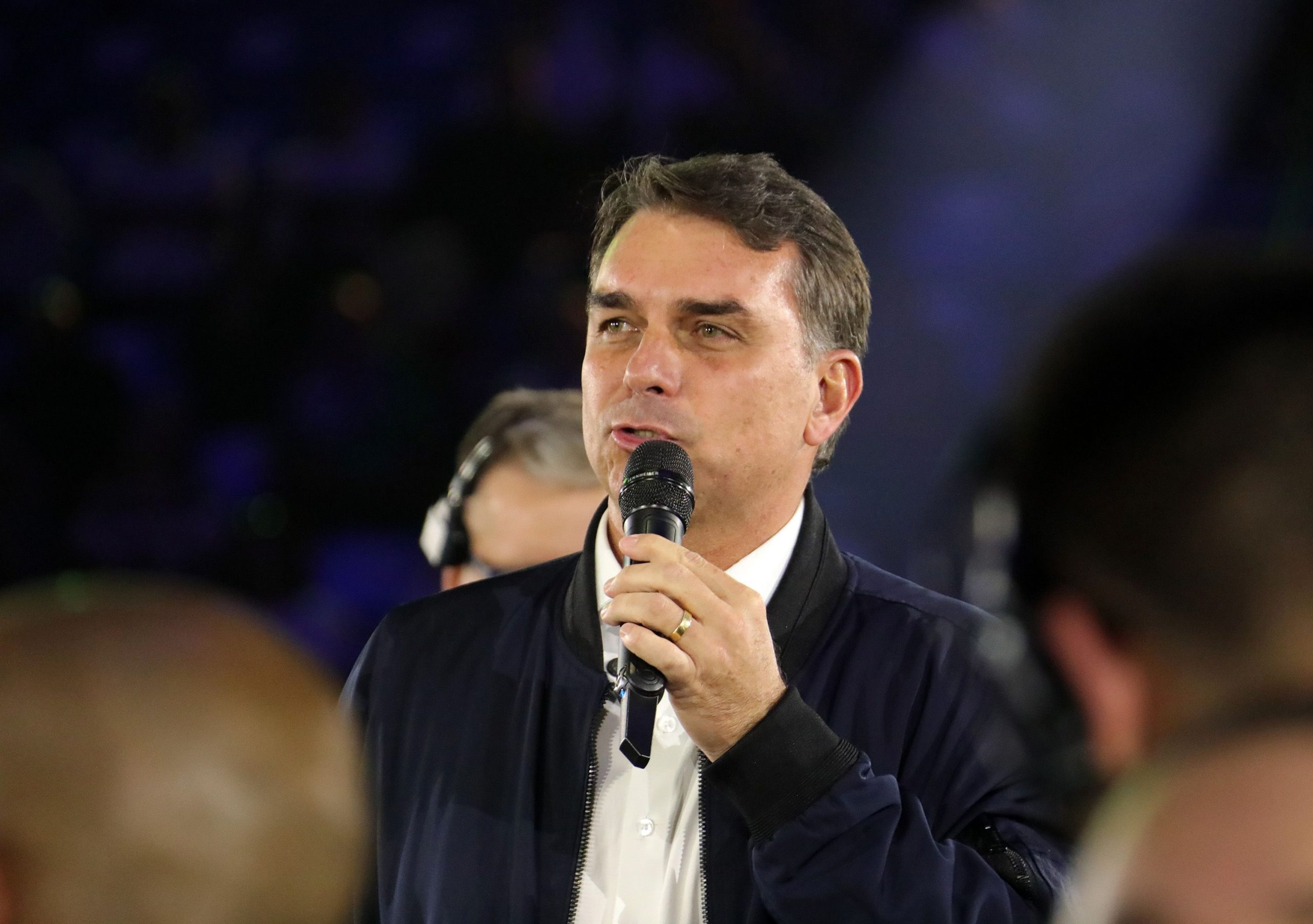 Flávio Bolsonaro muda estratégia e adota postura pragmática em campanha presidencial