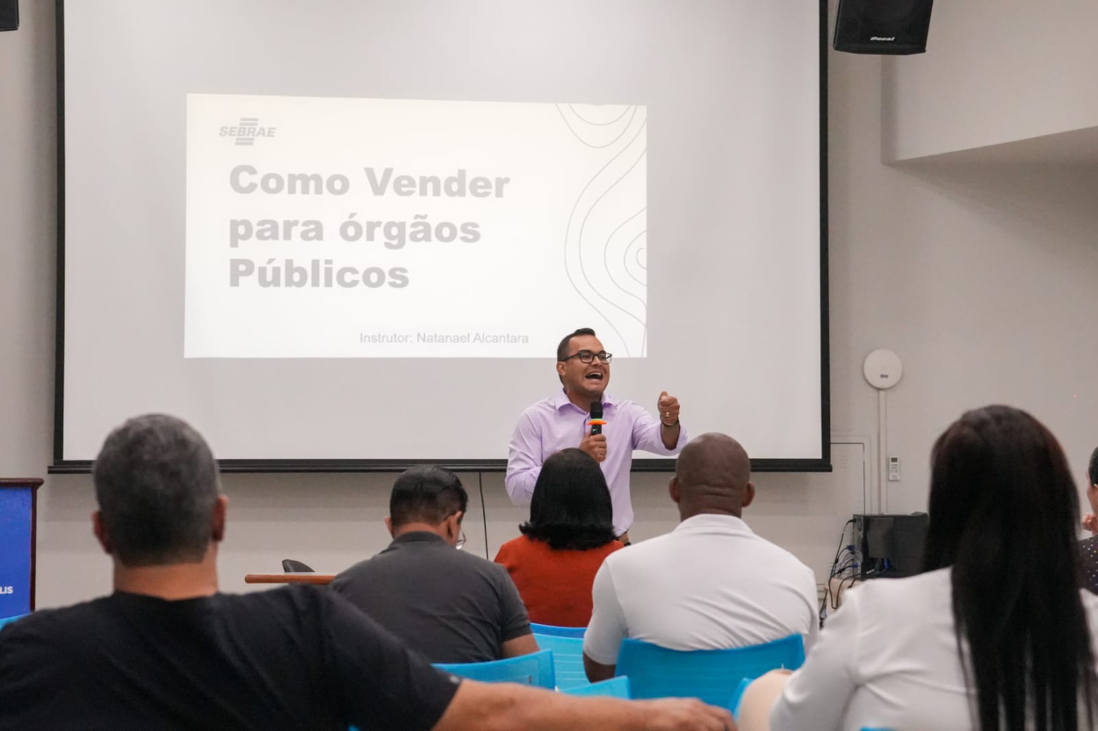 Prefeitura e Sebrae qualificam empreendedores em compras públicas