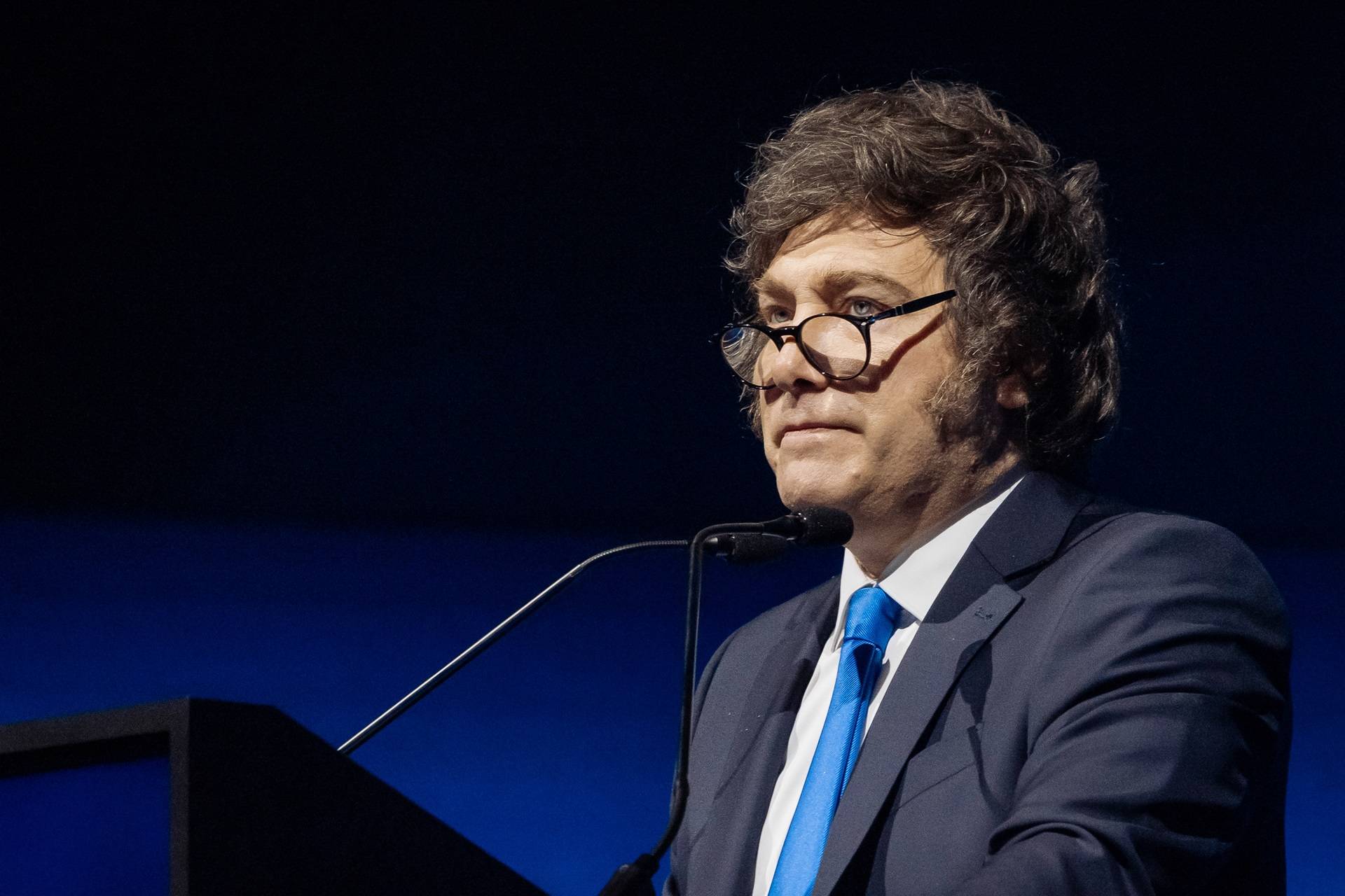 Economia argentina desacelera e coloca reeleição de Milei em risco
