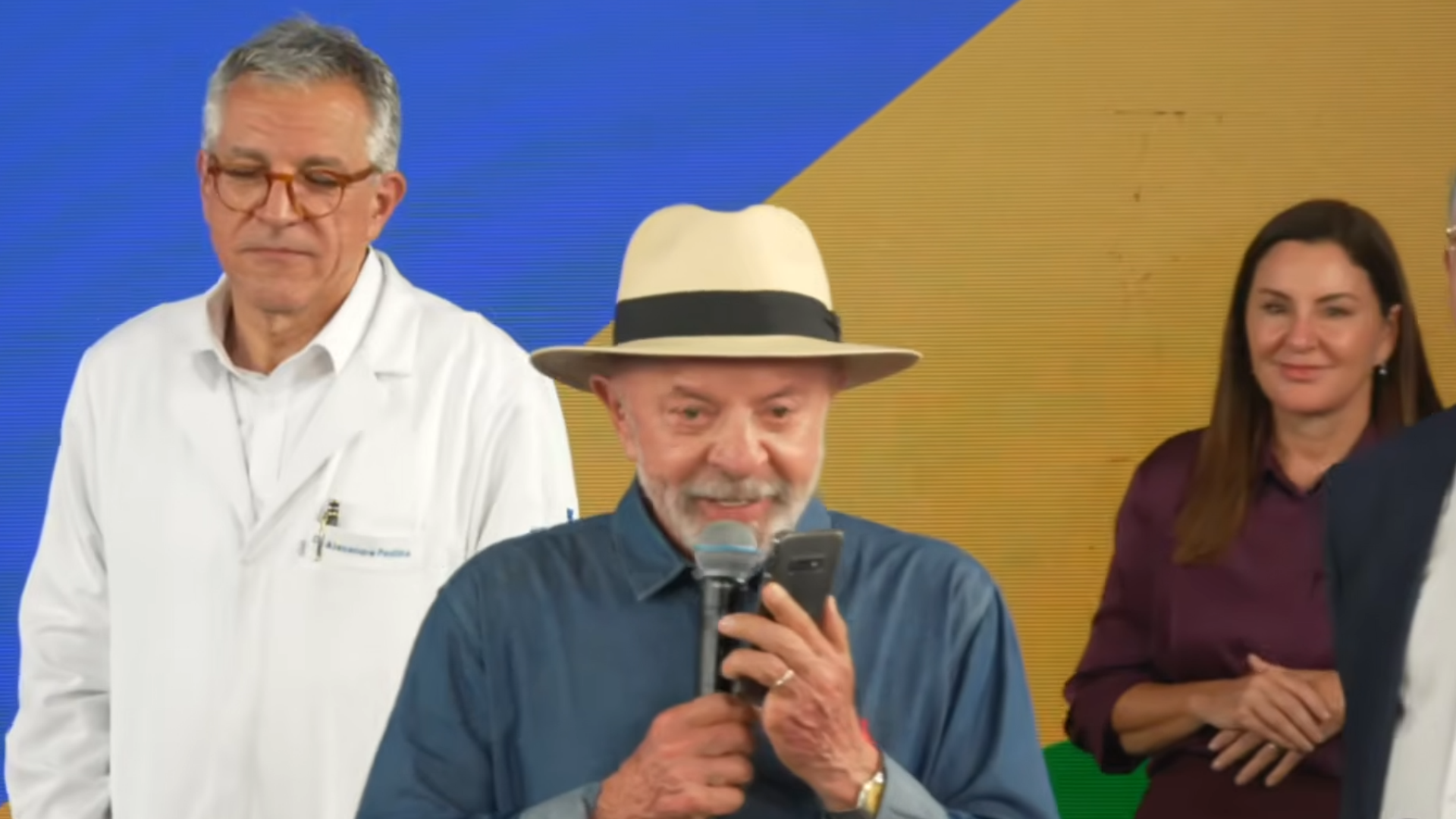 Lula liga para ministro Dino durante sanção de lei sobre saúde privada em Belém