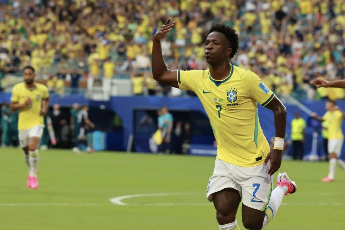 Bola de Ouro 2026: Vini Jr. e três brasileiros concorrem ao prêmio