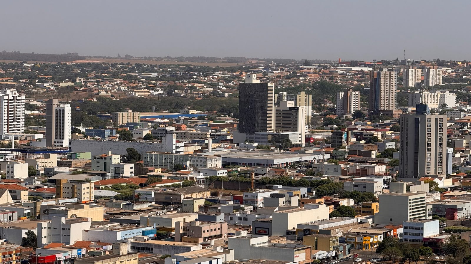 Comércio de Rondonópolis muda horários em 2 datas importantes