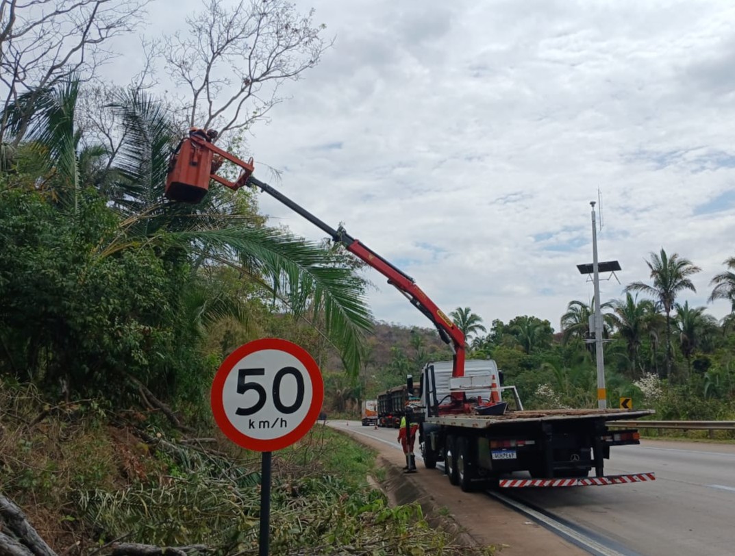 BR-364: Trânsito em meia pista na Serra de São Vicente