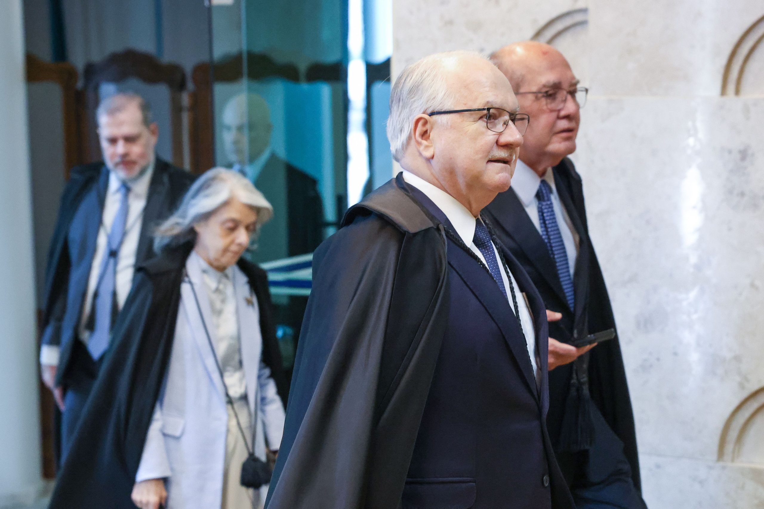 Fachin defende soberania popular e rejeita concentração de poder no STF