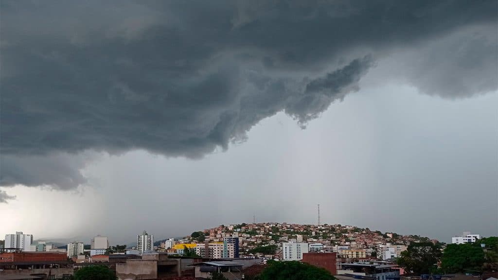 Ciclone extratropical deve trazer chuva e frio ao centro-sul