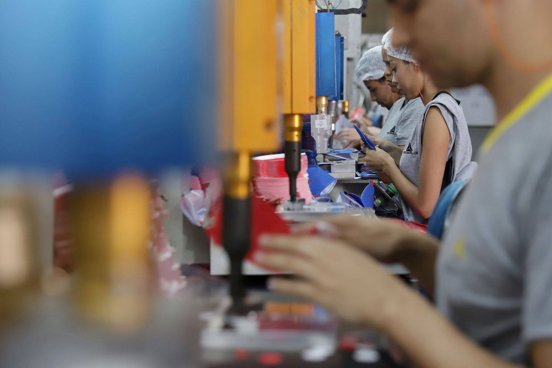 Indústria cresce em agosto, mas economia segue em desaceleração