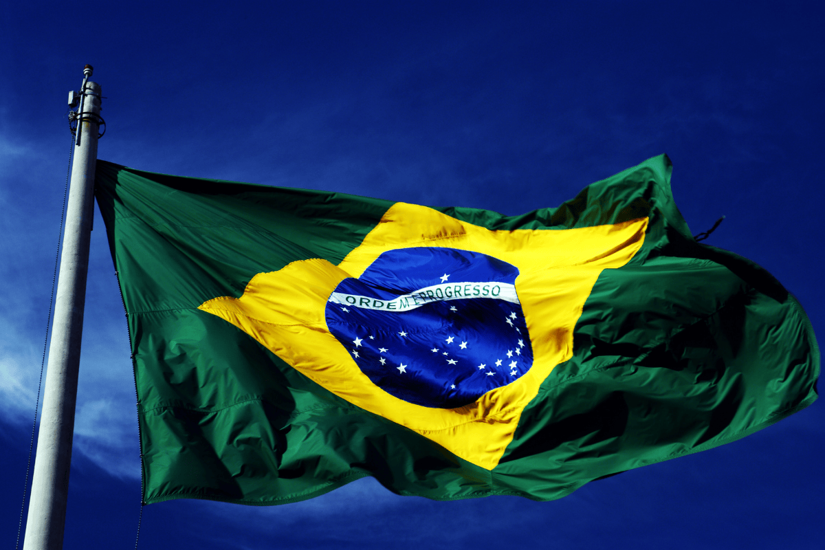 Fitch projeta política fiscal mais restritiva no Brasil em 2025