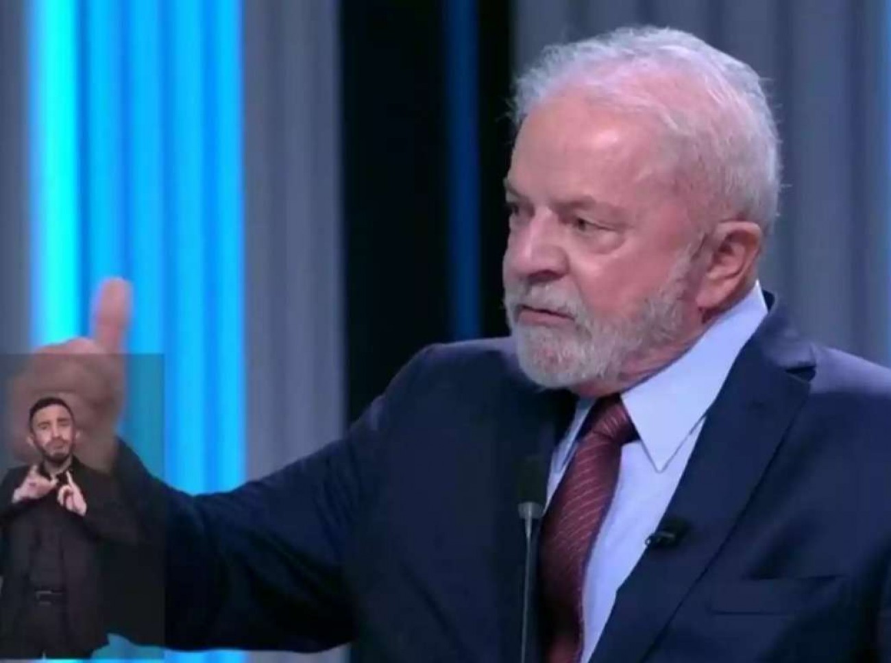 Datafolha divulga pesquisa com Flávio em 47% e Lula em 46%