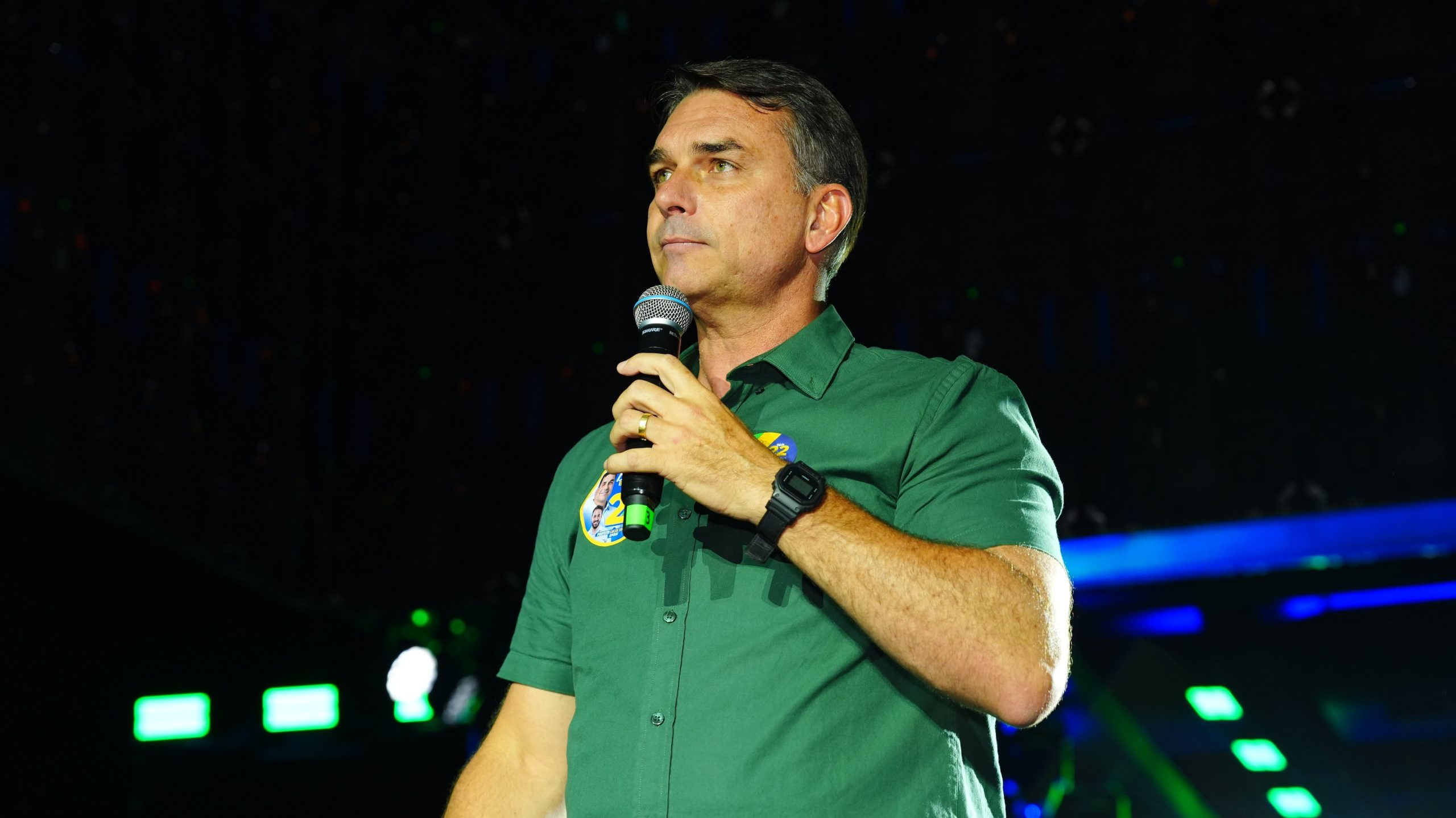 Senador Flávio Bolsonaro deixa Brasil e segue para Estados Unidos